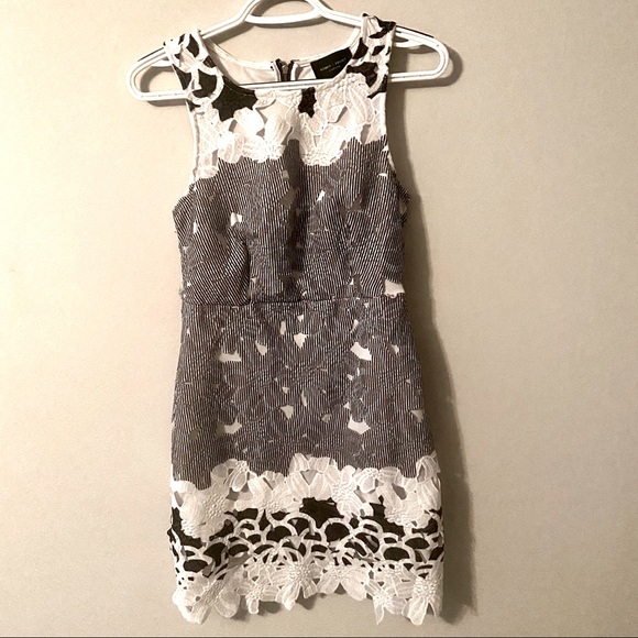 Romeo & Juliet Couture Dress - Picture 2 of 6